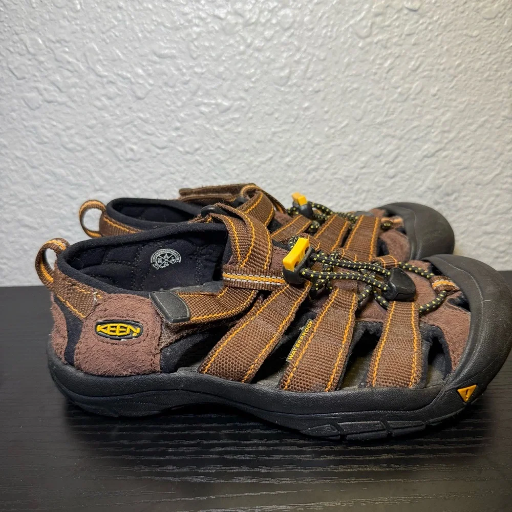 Keen Newport H2 Boys Size 3 Youth Brown Orange Outdoor Waterproof Hiking Sandals